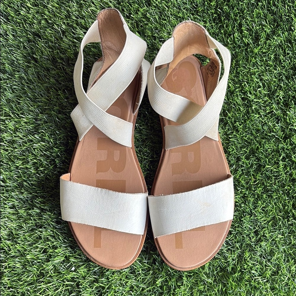 Sorel White Crisscross Strap Sandals